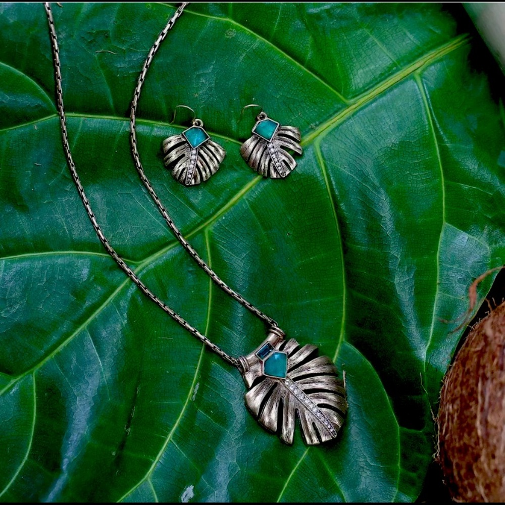 Marquesas Long Pedant Necklace and earrings